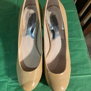Women’s Michael Kors Pumps Size 6.5M (Like New)